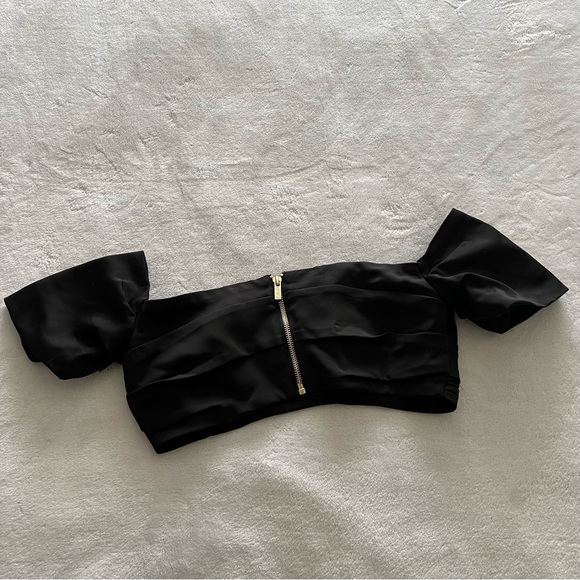 HOUSE OF CB London Black Satin Off Shoulder Twist Crop Top - Picture 3 of 8